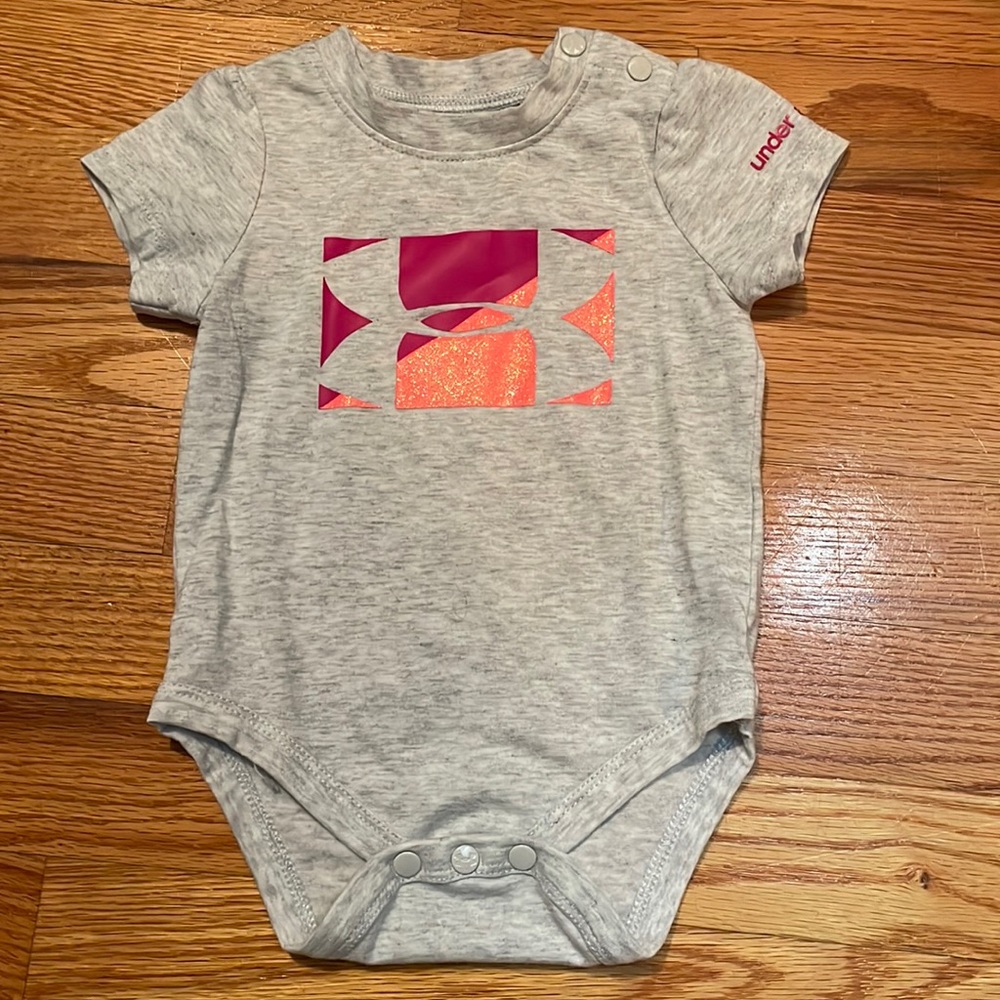 Under Armor Sparkle Logo Onesie (3-6 month)